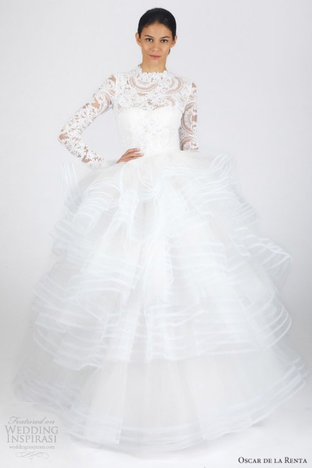 oscar-de-la-renta-bridal-fall-2013-long-sleeve-ball-gown-wedding-dress